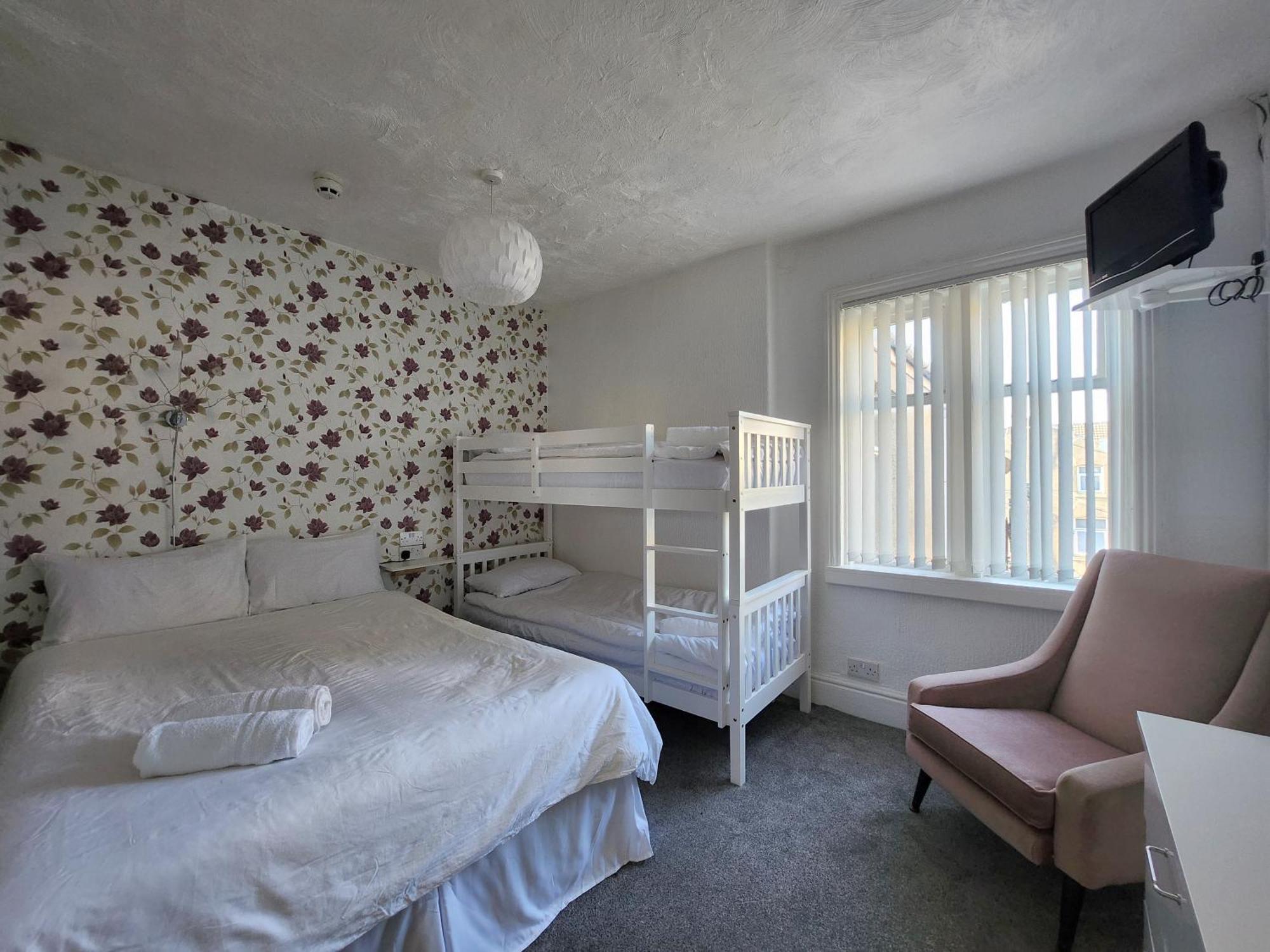 Quadruple Room with Private Bathroom